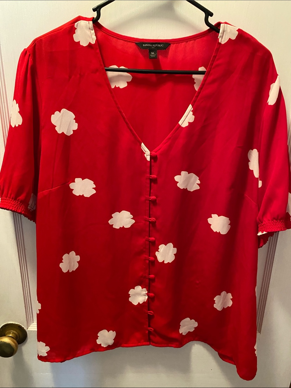 Banana Republic Red Button-Front V-Neck Floral Blouse